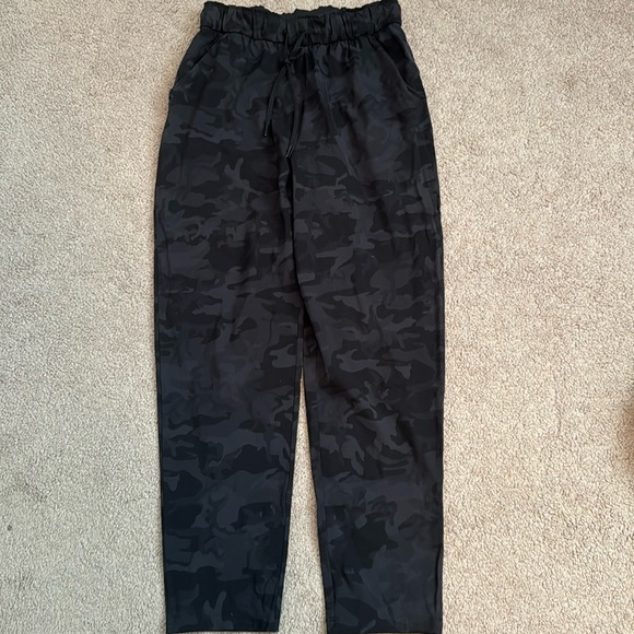 Lulu joggers - Picture 1 of 2
